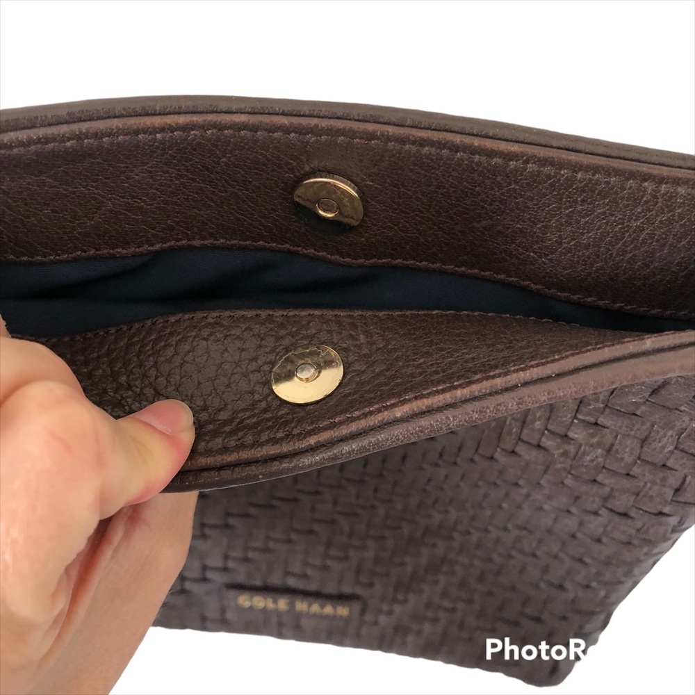 Cole Haan woven brown leather cross body bag with magnetic closure - Picture 4 of 9